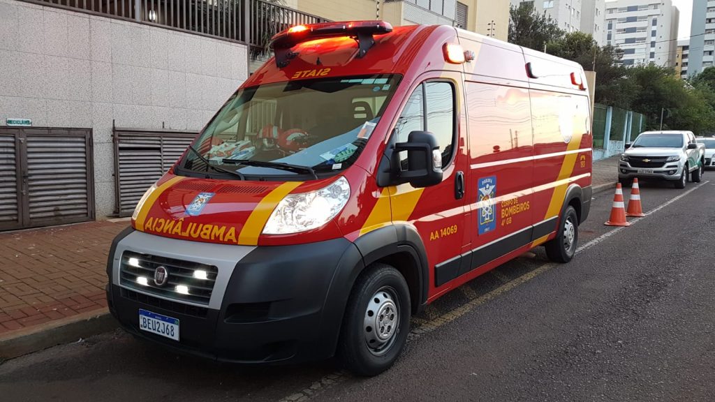 Idosa de 87 anos sofre queda e precisa dos cuidados do Siate no Centro