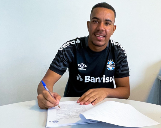 Grêmio renova com o goleiro Hugo por mais uma temporada