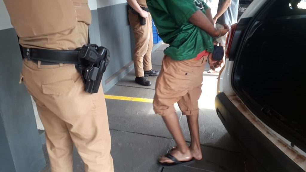 Adolescente mostra simulacro à vítima, que aciona PM e apreende o jovem de 17 anos