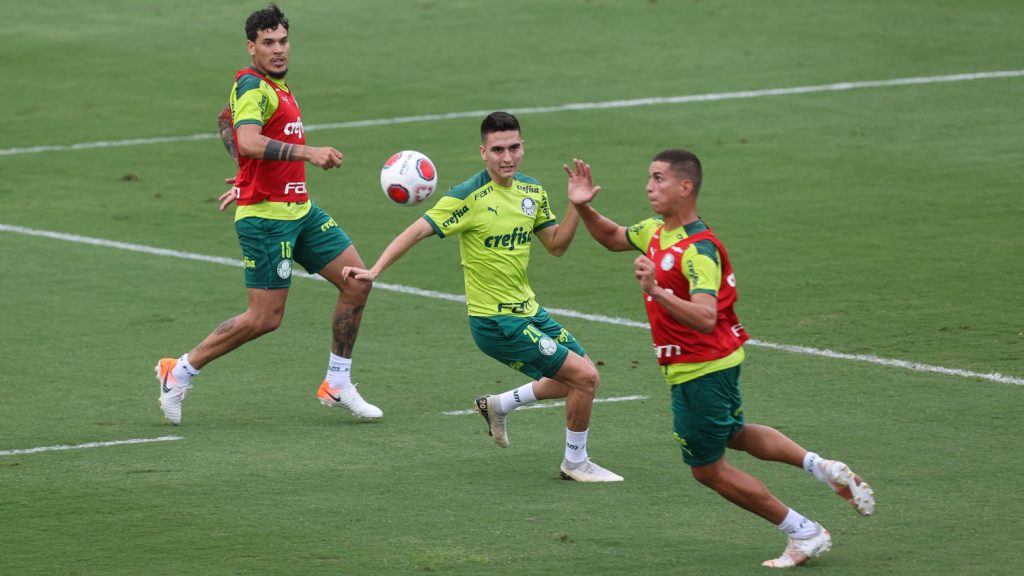 Com Atuesta e Lomba, Palmeiras faz primeira atividade de campo na temporada