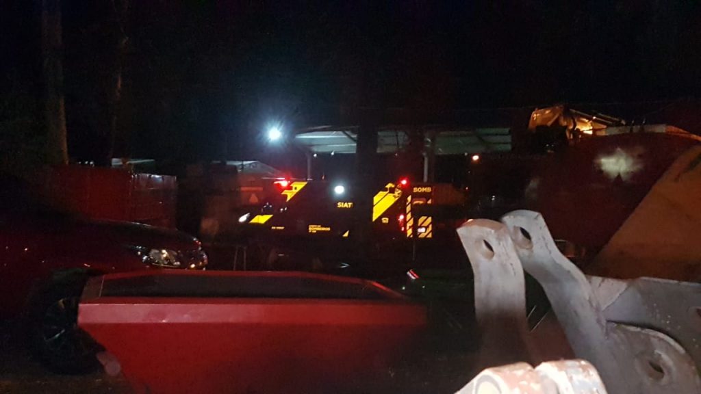 Homem cai de guincho no pátio de empresa e fica ferido; Siate foi mobilizado