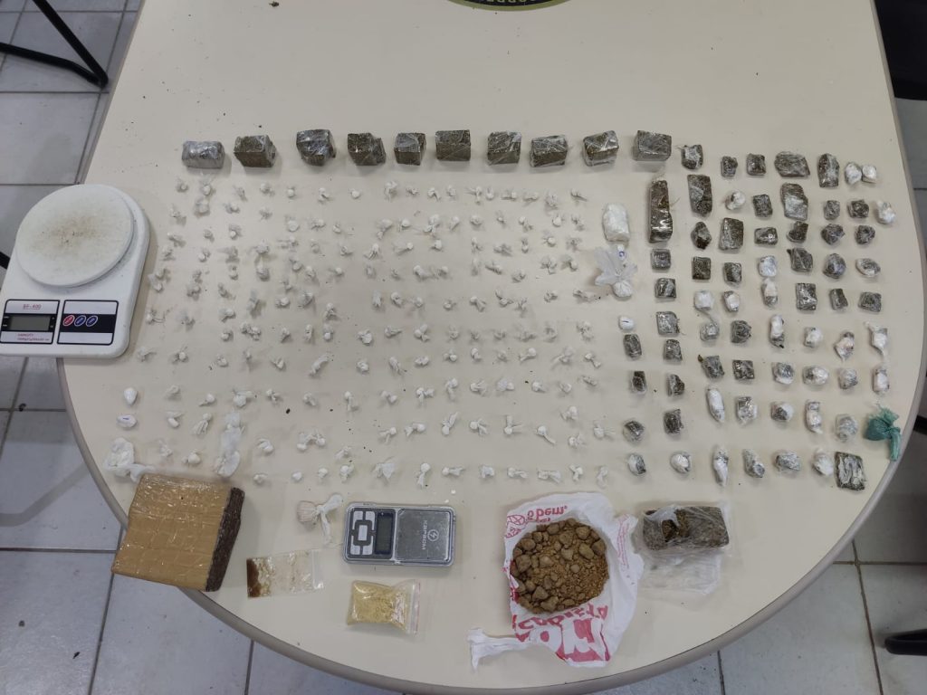 Polícia Civil apreende drogas em esconderijo do tráfico em Florianópolis