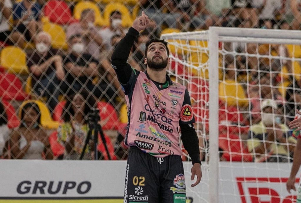 André Deko, do Cascavel Futsal, é escolhido um dos 10 melhores goleiros do mundo