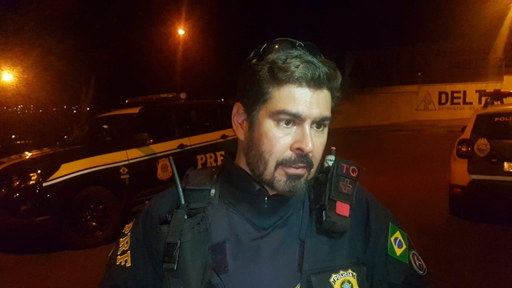 PRF fala sobre fuga de veículo que resultou em acompanhamento tático e detenções em Cascavel
