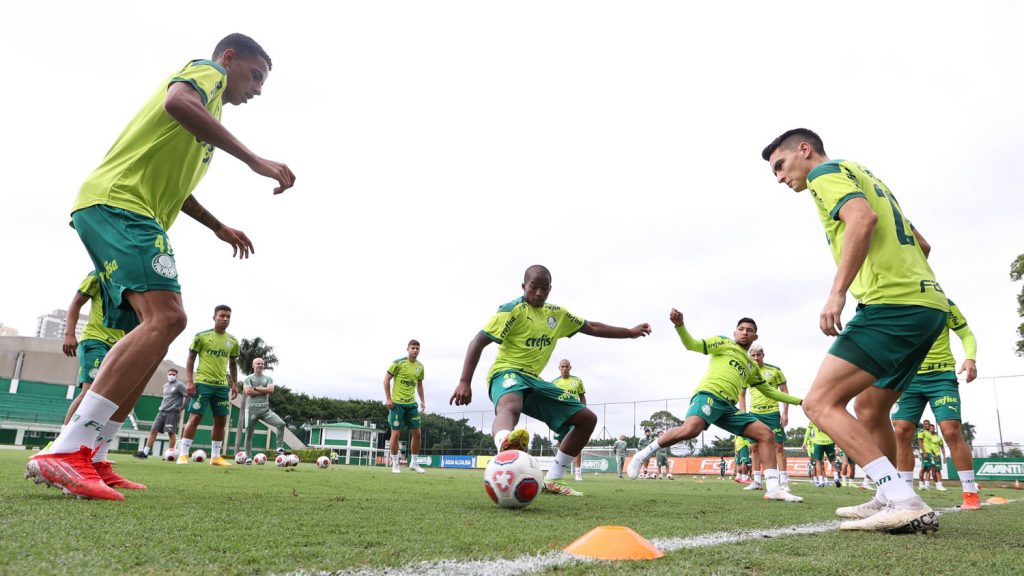 Com Crias da Academia, Palmeiras inicia domingo com trabalho técnico e ensaios de jogadas