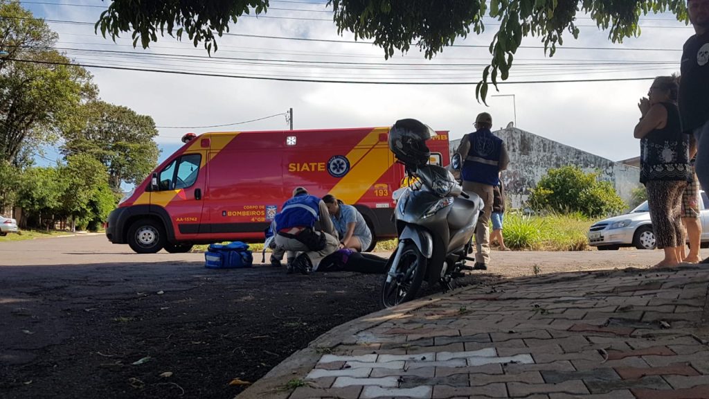 Idosa cai de moto após atingir fios soltos no Bairro Coqueiral