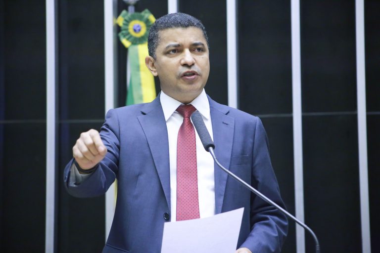 Comissão aprova projeto que proíbe telefônicas de cobrarem por serviço não solicitado pelo cliente Imagem referente a Comissão aprova projeto que proíbe telefônicas de cobrarem por serviço não solicitado pelo cliente