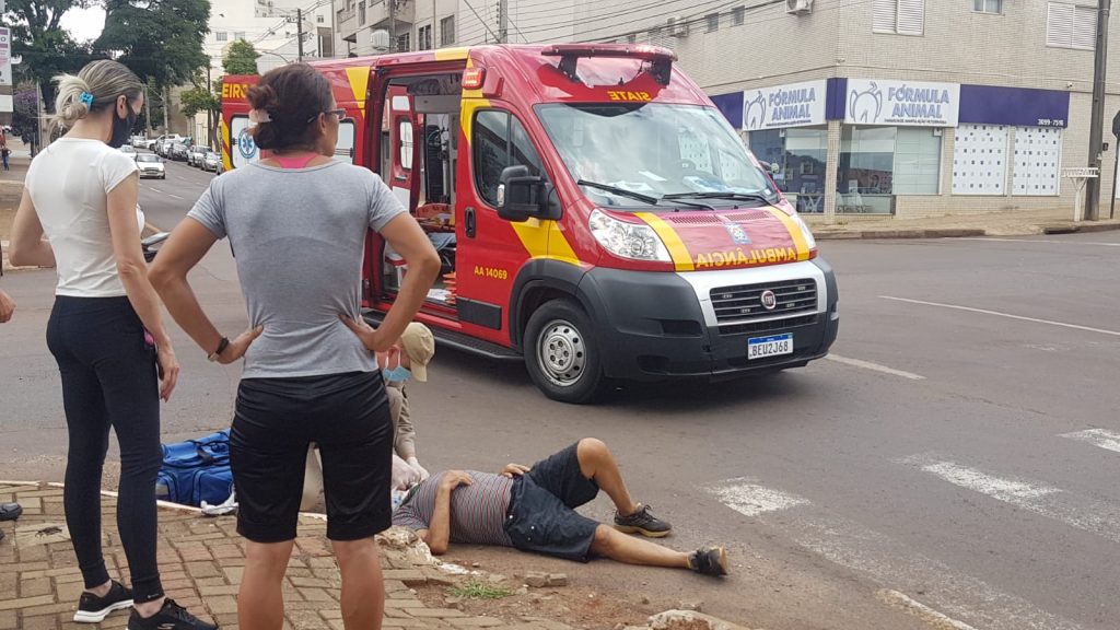 Ciclista fica ferido ao sofrer queda na Erechim com a Afonso Pena