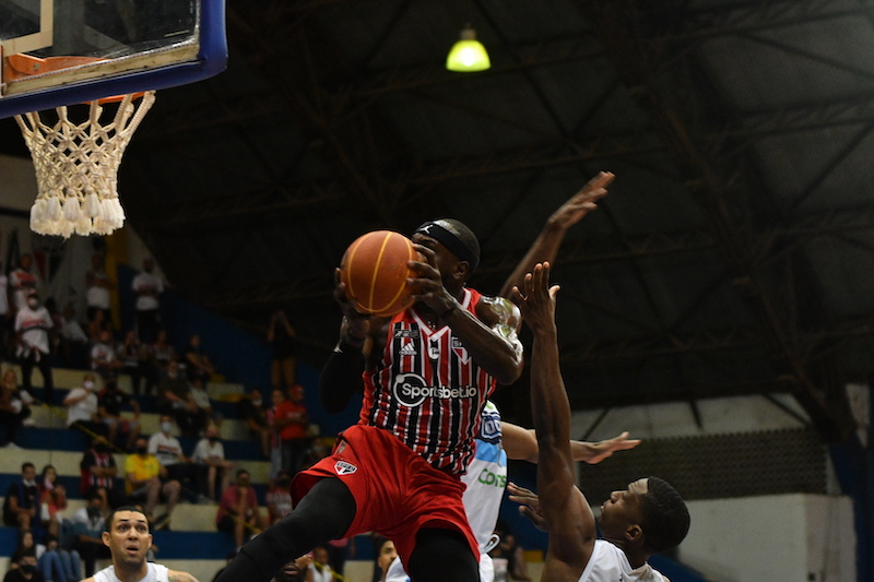 Cheio de desfalques, Basquete Tricolor enfrenta o Pato no Morumbi