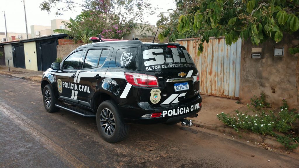 Policiais civis cumprem mandados de prisão e busca contra investigados por homicídio em Três Lagoas