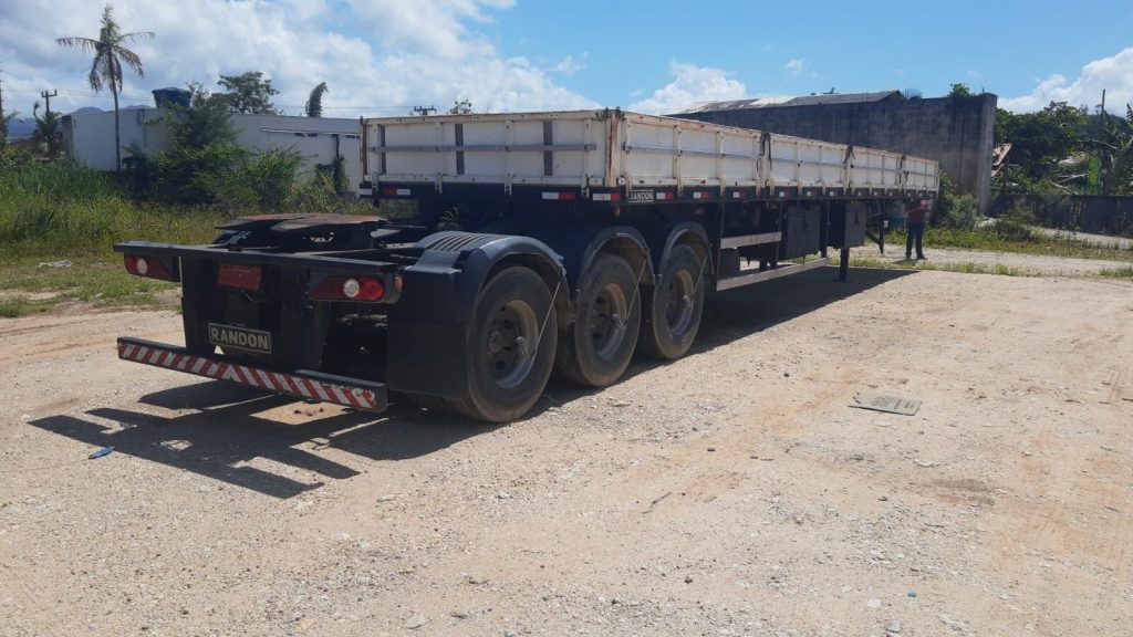 Polícia Civil recupera semirreboque furtado em posto de combustíveis em Canelinha