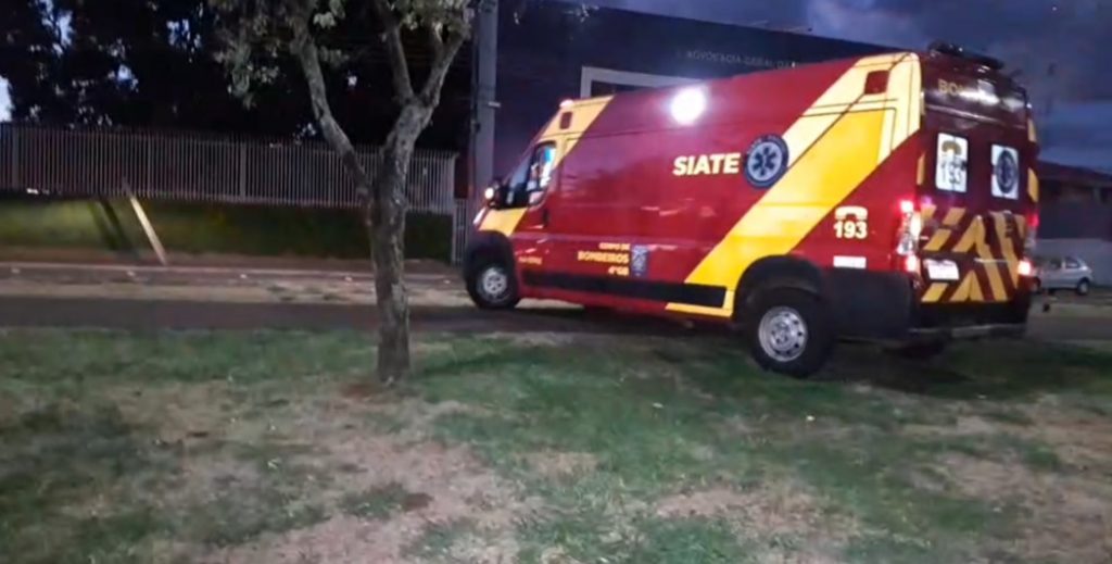 Colisão entre bicicletas na ciclovia da Av. Tancredo Neves deixa adolescente ferida