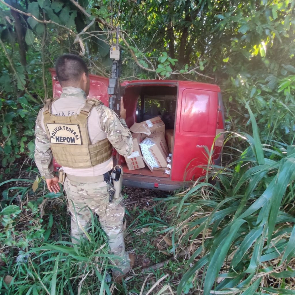 PF e BPFRON realizam apreensão de veículo carregado com contrabando