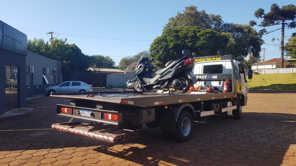 Motocicleta furtada é recuperada pela PM