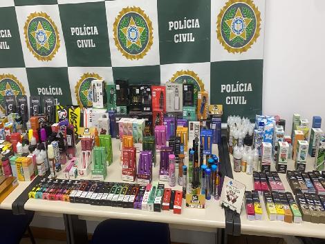 Polícia Civil apreende R$ 100 mil em cigarros eletrônicos e outros produtos ilegais no Mercado Popular da Uruguaiana