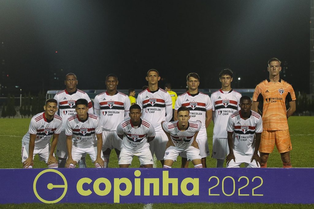 Embalado, São Paulo enfrenta o EC São Bernardo pela Copinha