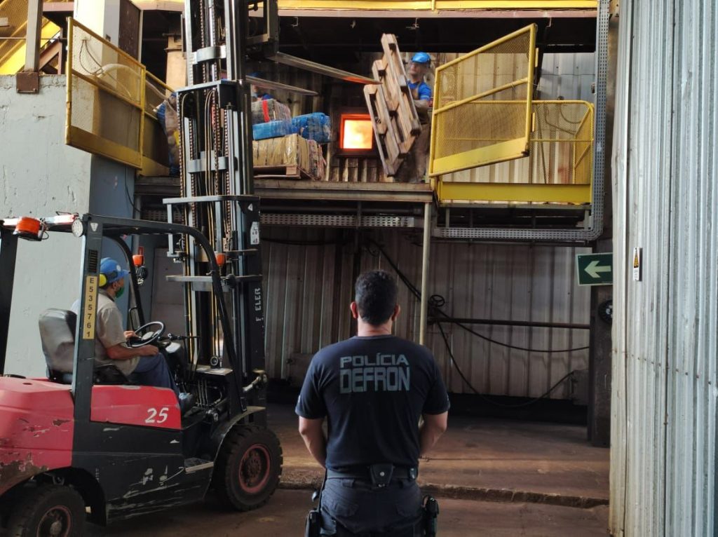 Polícia Civil incinera 26 toneladas de drogas apreendidas nos últimos dias na fronteira