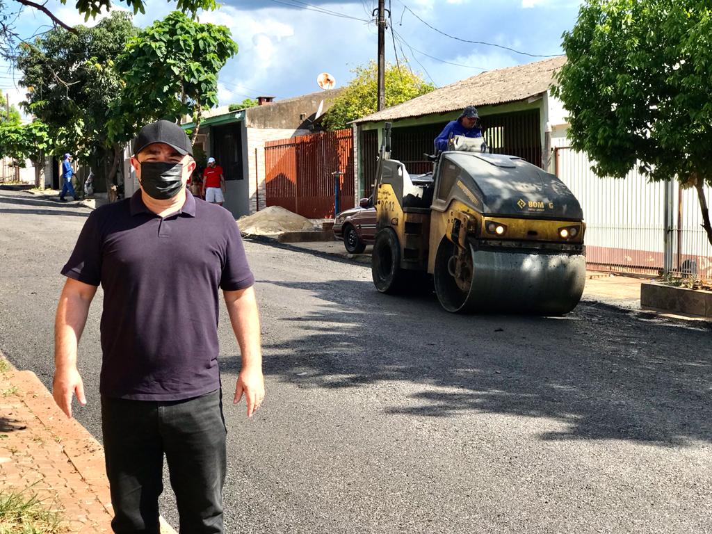 Equipes da Usina de Asfalto da prefeitura chegam ao Jardim Itália