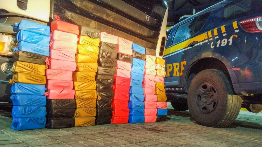 PRF apreende 188kg de cloridrato de cocaína na Paraíba PRF apreende 188kg de cloridrato de cocaína na Paraíba