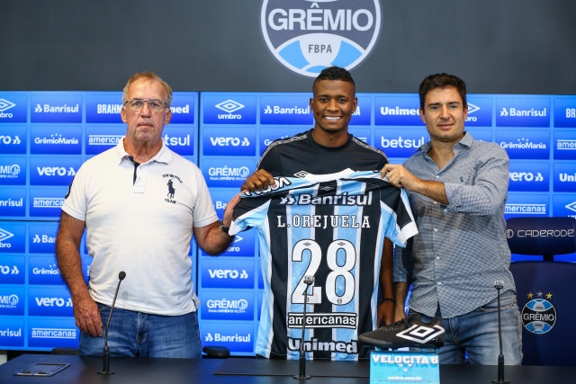 Lateral Orejuela foi apresentado ao torcedor gremista nesta quinta-feira