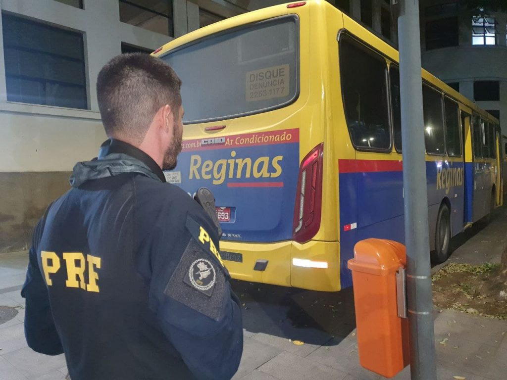 Operação Égide: PRF prende dois assaltantes após troca de tiros na BR040 em Duque de Caxias/RJ Operação Égide: PRF prende dois assaltantes após troca de tiros na BR040 em Duque de Caxias/RJ