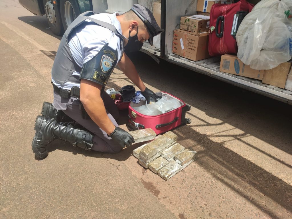 Homem é preso com 16 tijolos de maconha em Jaú