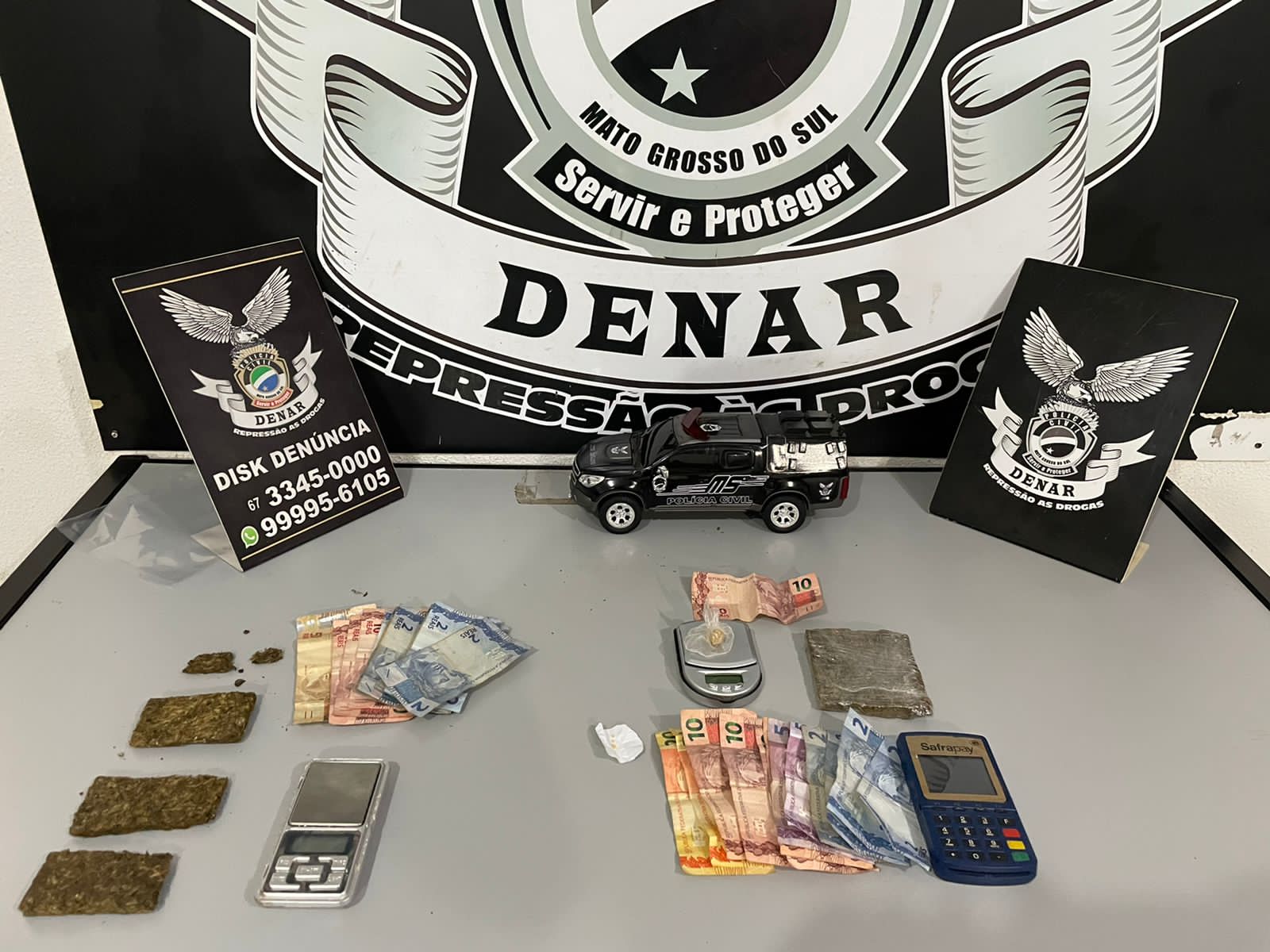 Polícia Civil fecha ponto de venda de drogas e prende 3 suspeitos em Campo Grande Imagem referente a Polícia Civil fecha ponto de venda de drogas e prende 3 suspeitos em Campo Grande