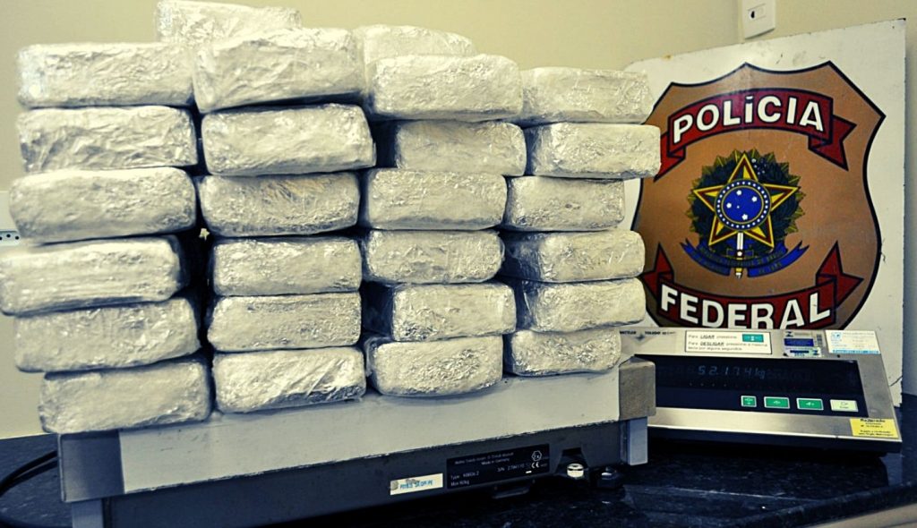 PF prende dois suspeitos de tráfico internacional de drogas no Porto de Paranaguá/PR