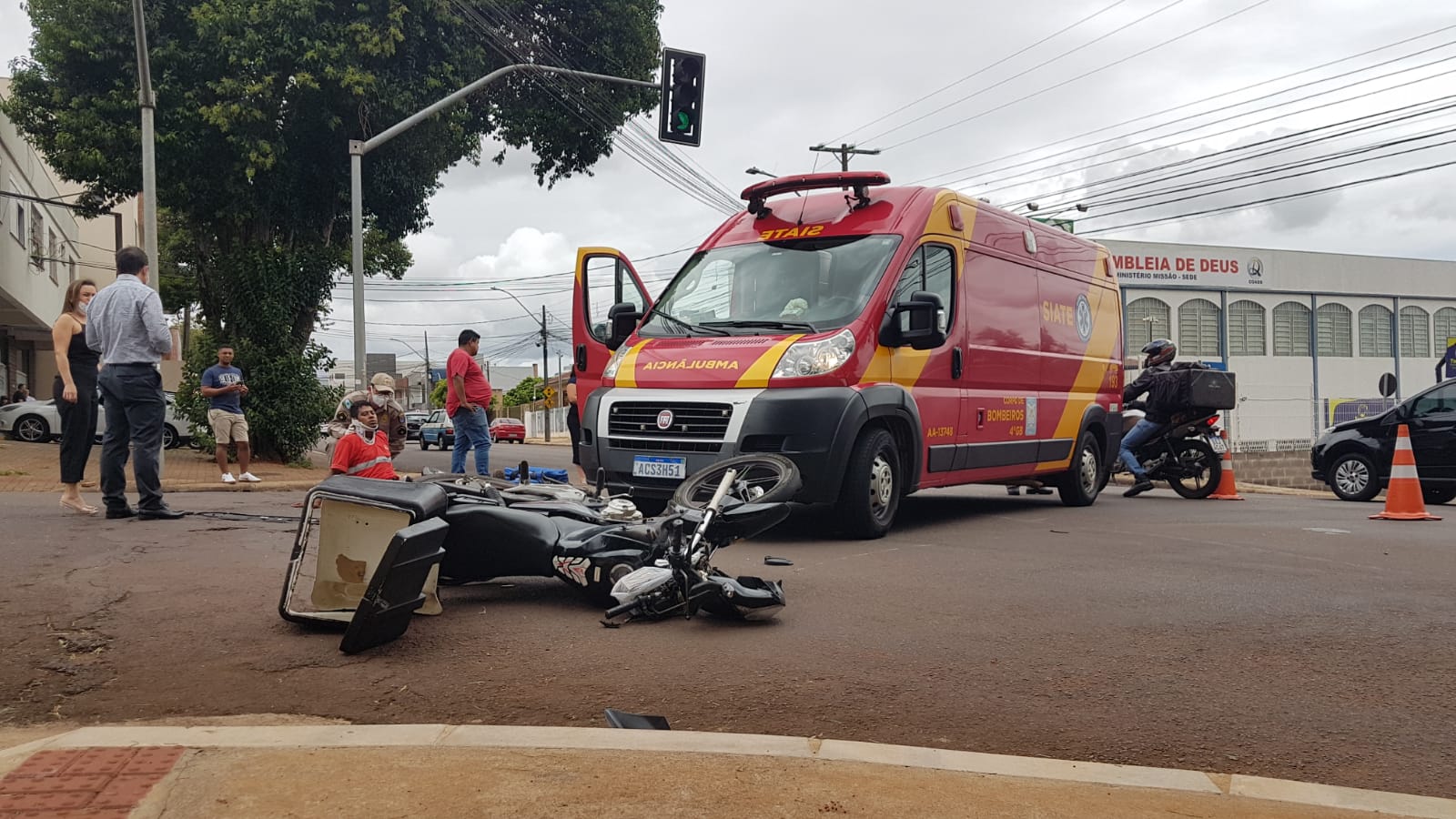 Homem fica ferido após colisão entre Creta e Moto em Cascavel