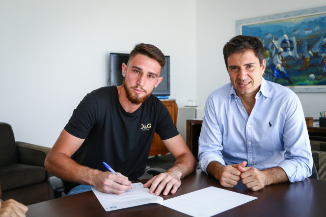 Goleiro Felipe Scheibig assina contrato definitivo com o Tricolor