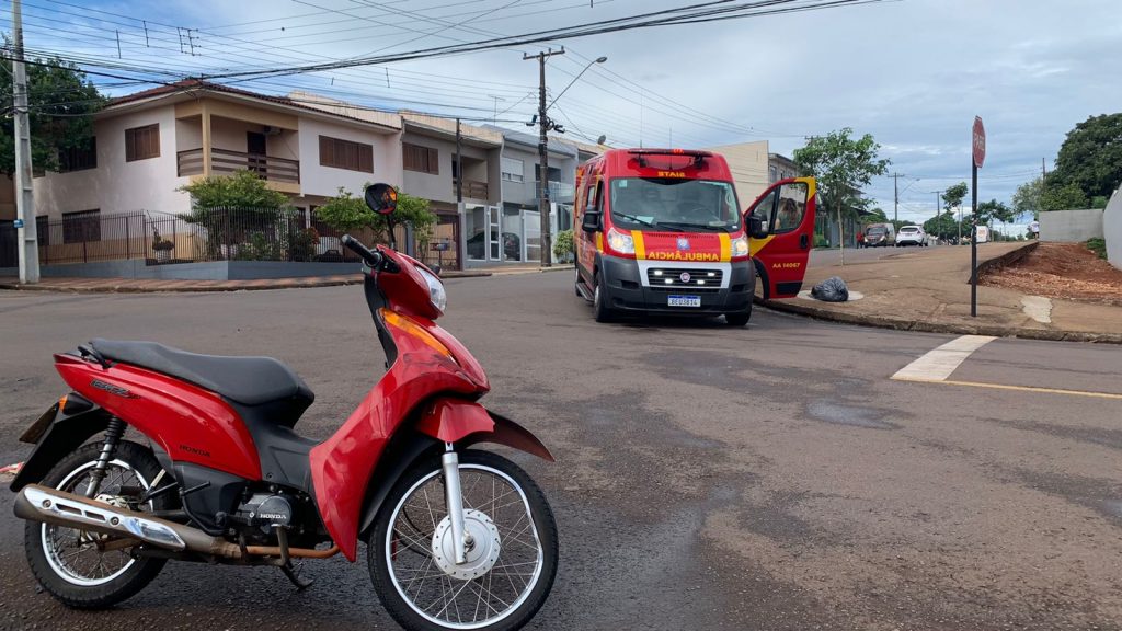 Motociclista fica ferida em acidente no São Cristóvão