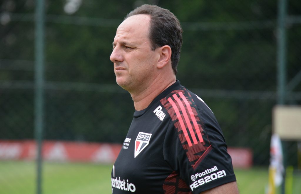 Elenco fecha mais um dia pré-temporada no CT da Barra Funda