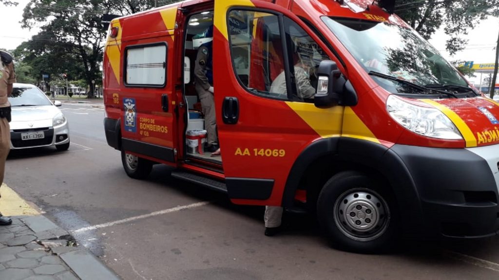 Jovem de 18 anos é socorrida pelo Siate na Avenida Brasil