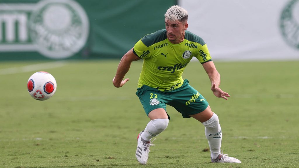 Palmeiras vence jogo-treino contra o Primavera com gols de Piquerez e Scarpa