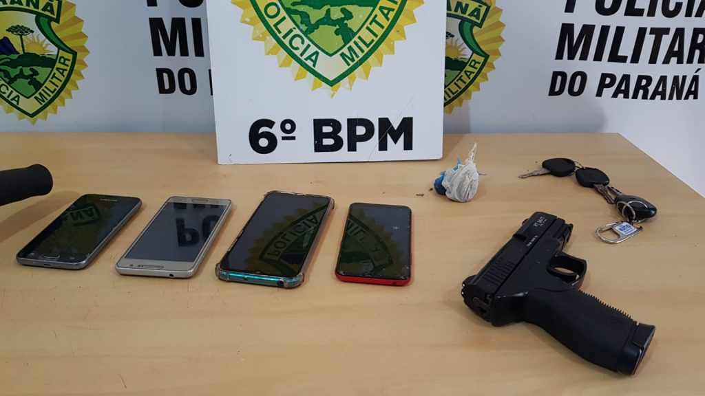PM encontra Fiorino levada em assalto; dois indivíduos foram presos com ilícitos
