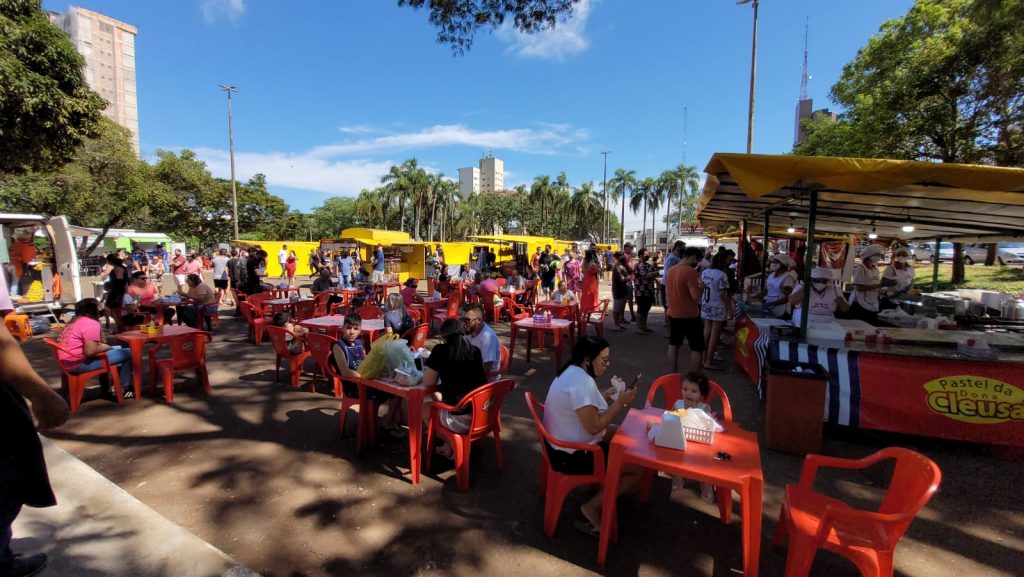 Feirinha do Produtor mobiliza grande número de pessoas à Praça Wilson Joffre