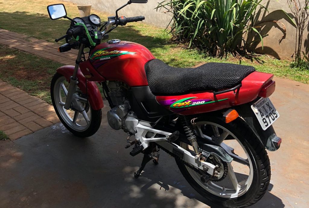 Honda CBX200 Strada com placa AIX-9705 é furtada na Rua Pernambuco, no Centro