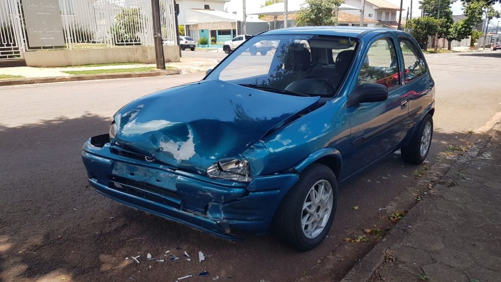 Mulher de 50 anos fica ferida em colisão entre carros, no Centro; Siate foi mobilizado