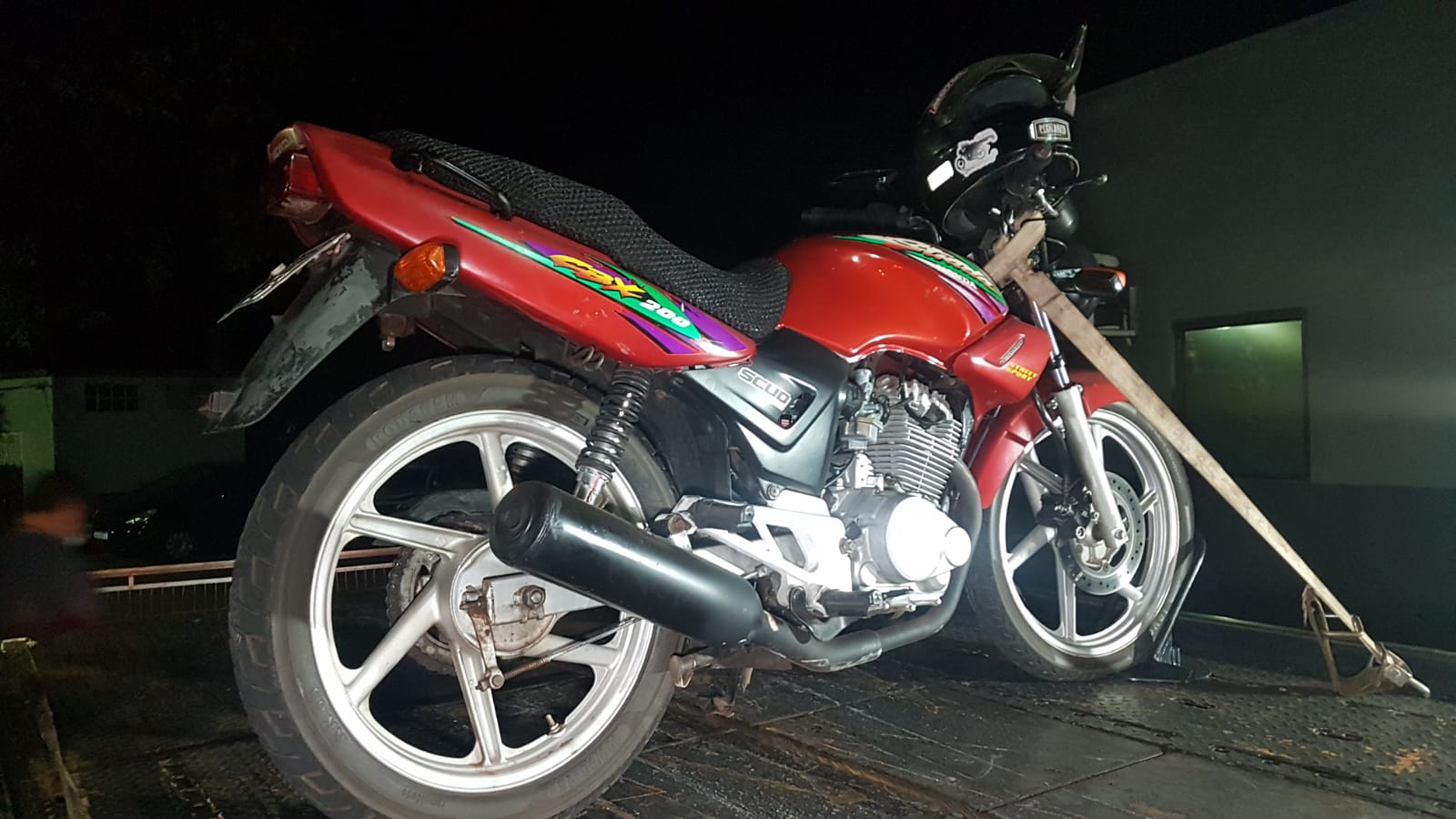 Moto furtada no Centro foi recuperada pela PM no Bairro São Cristóvão Imagem referente a Moto furtada no Centro foi recuperada pela PM no Bairro São Cristóvão