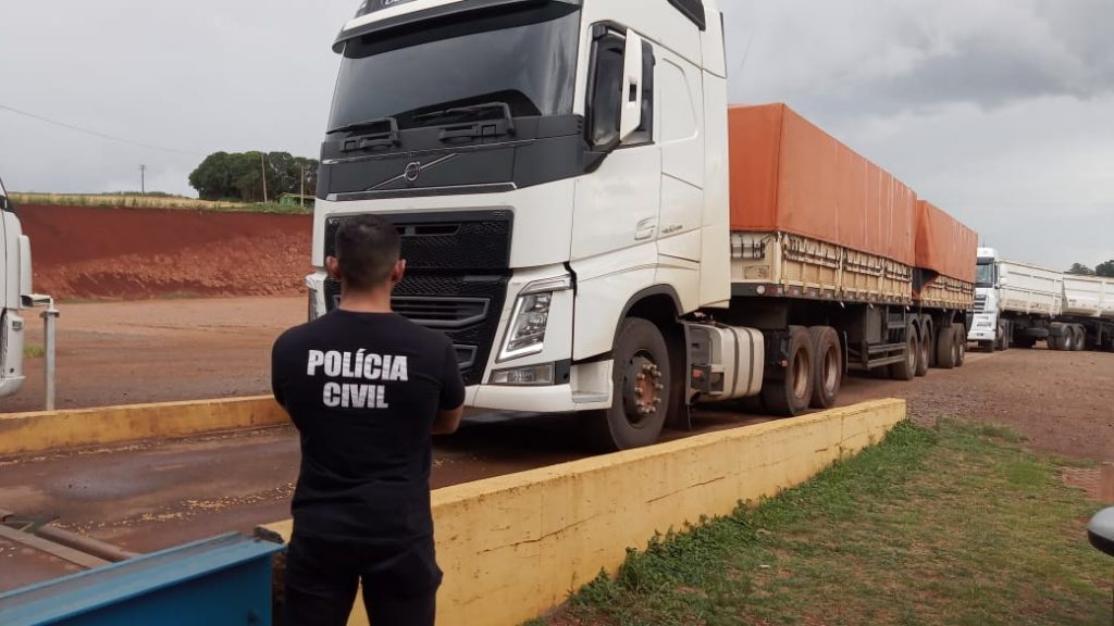 Polícia Civil prende em flagrante quatro homens pelo furto de mais de 43 toneladas de milho