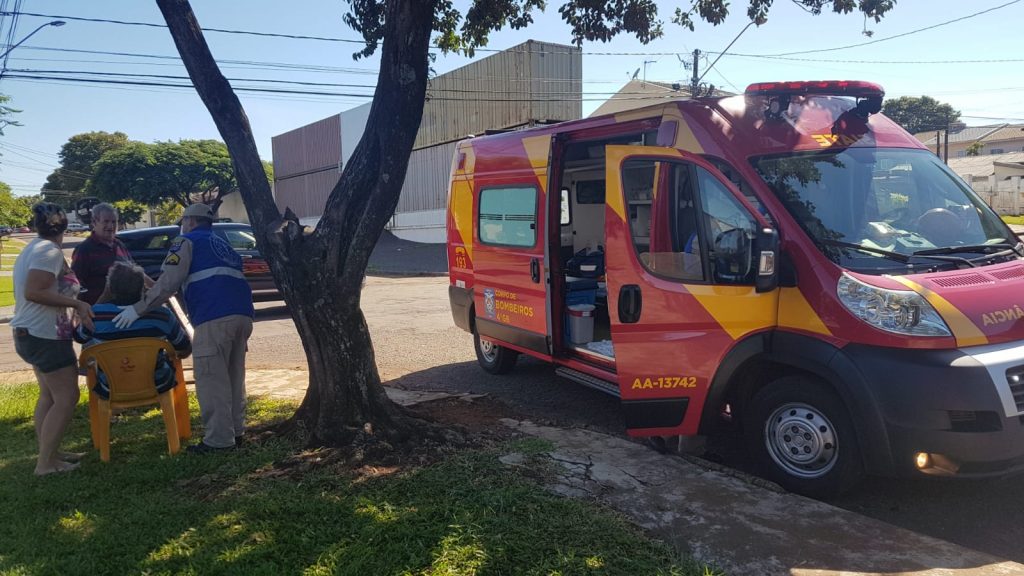 Homem de 56 anos cai de motocicleta no Bairro Alto Alegre e fica ferido