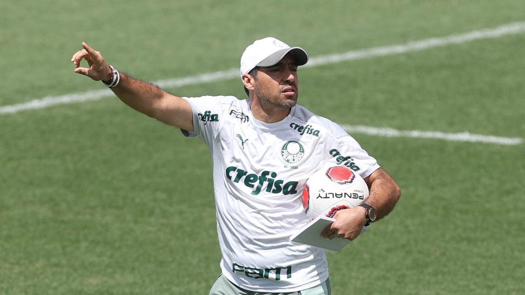 Abel Ferreira abre semana com uma hora e meia de atividades táticas na Academia