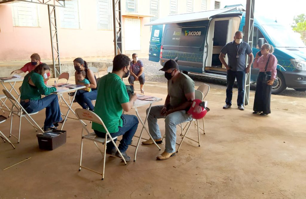 Guaravera recebe atendimentos da Prefeitura sobre as linhas de crédito