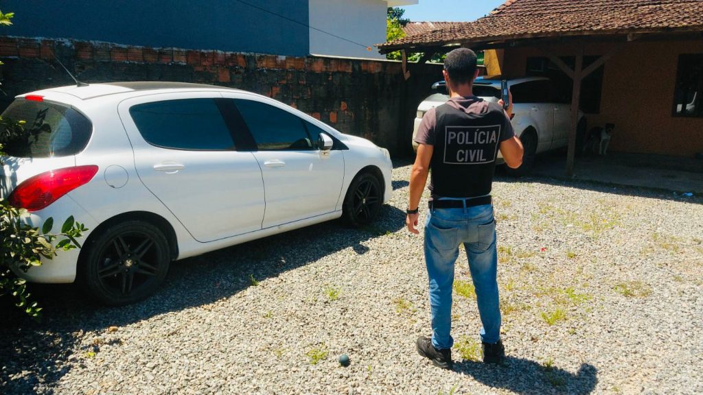 Polícia Civil localiza cinco veículos roubados em Joinville
