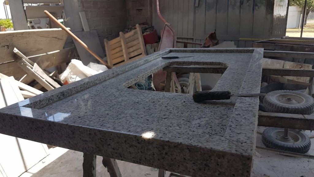 Criminosos deixam prejuízo de R$ 10 mil em marmoraria após furto de máquinas