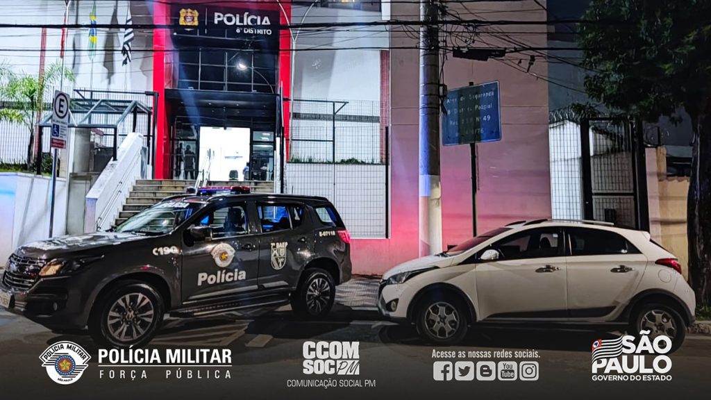 Carro furtado é recuperado na zona leste da Capital