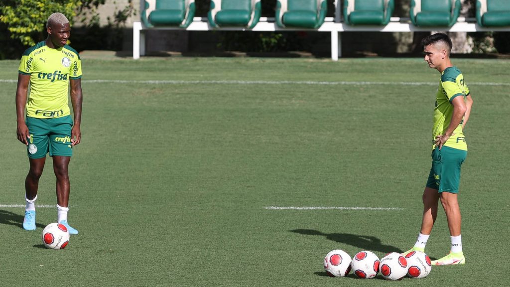 Palmeiras fecha terça-feira com aprimoramento de bolas paradas e pênaltis