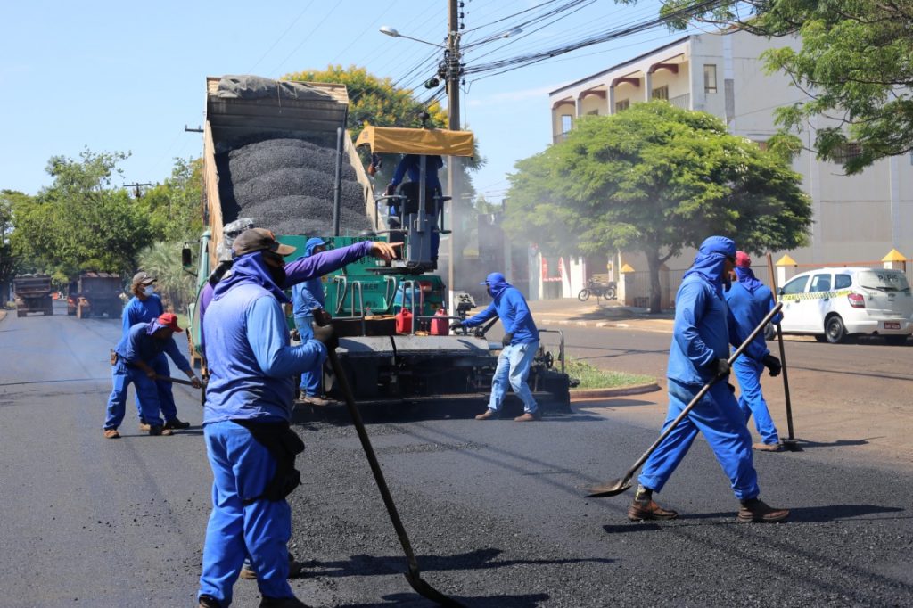 Avenida Garibaldi, na Vila A, recebe recapeamento asfáltico
