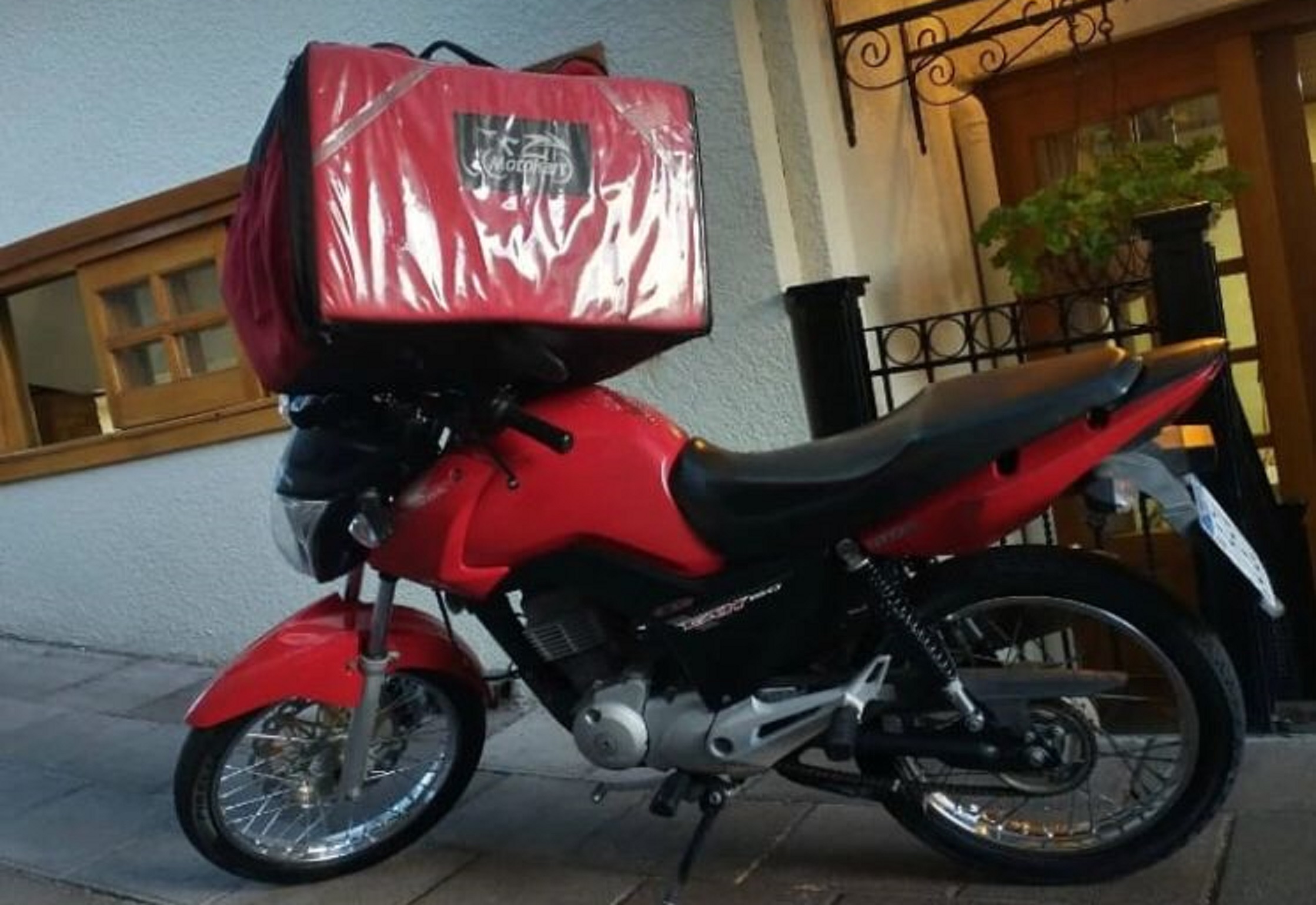 Internauta pede ajuda para encontrar Honda CG, placas AZV-4A49, que foi furtada no Universitário Imagem referente a Internauta pede ajuda para encontrar Honda CG, placas AZV-4A49, que foi furtada no Universitário