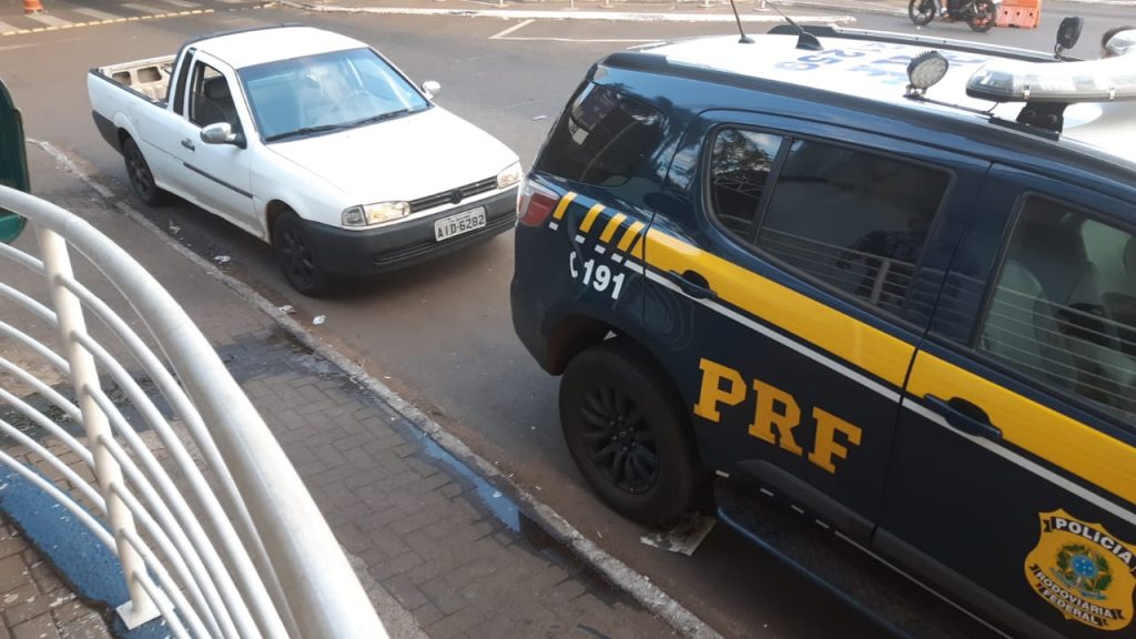 PRF recupera Saveiro furtada em Cascavel e apreende adolescentes